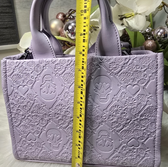 Betsey Johnson Skulls Lilac  Embossed  Satchel/Crossbody with webbing new - Picture 4 of 11